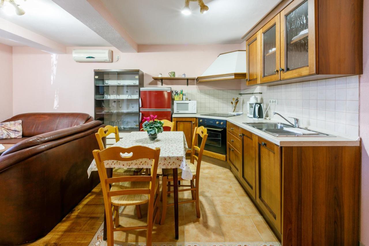 Apartment Eni เซลเซ ภายนอก รูปภาพ