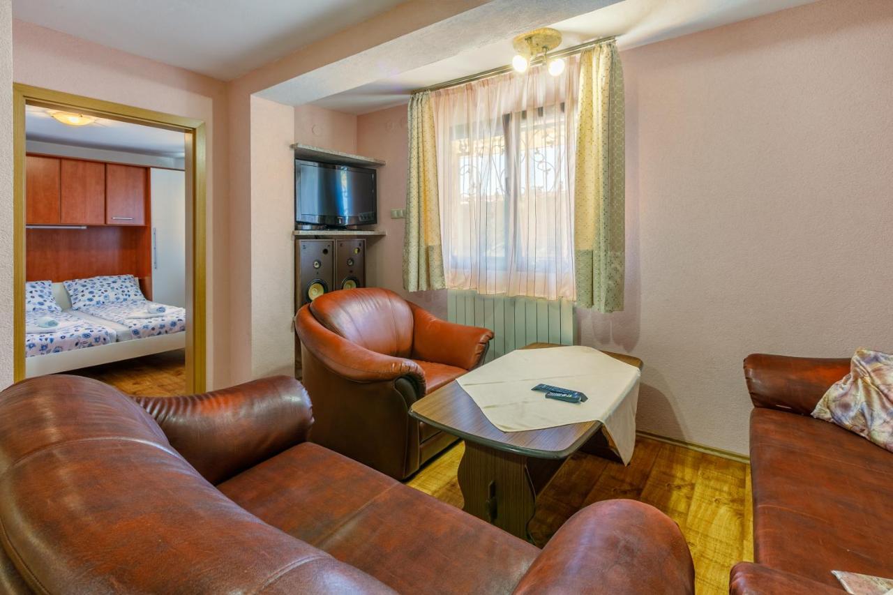Apartment Eni เซลเซ ภายนอก รูปภาพ