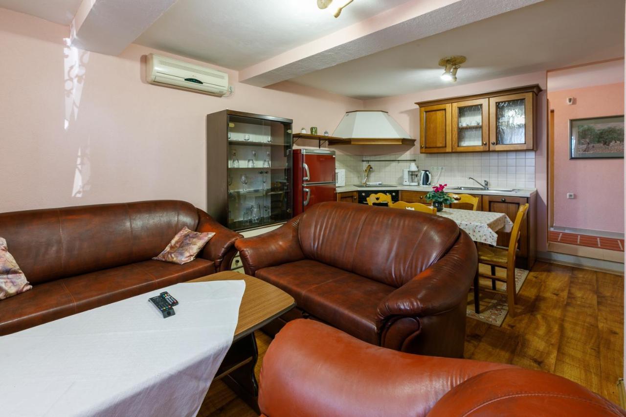 Apartment Eni เซลเซ ภายนอก รูปภาพ
